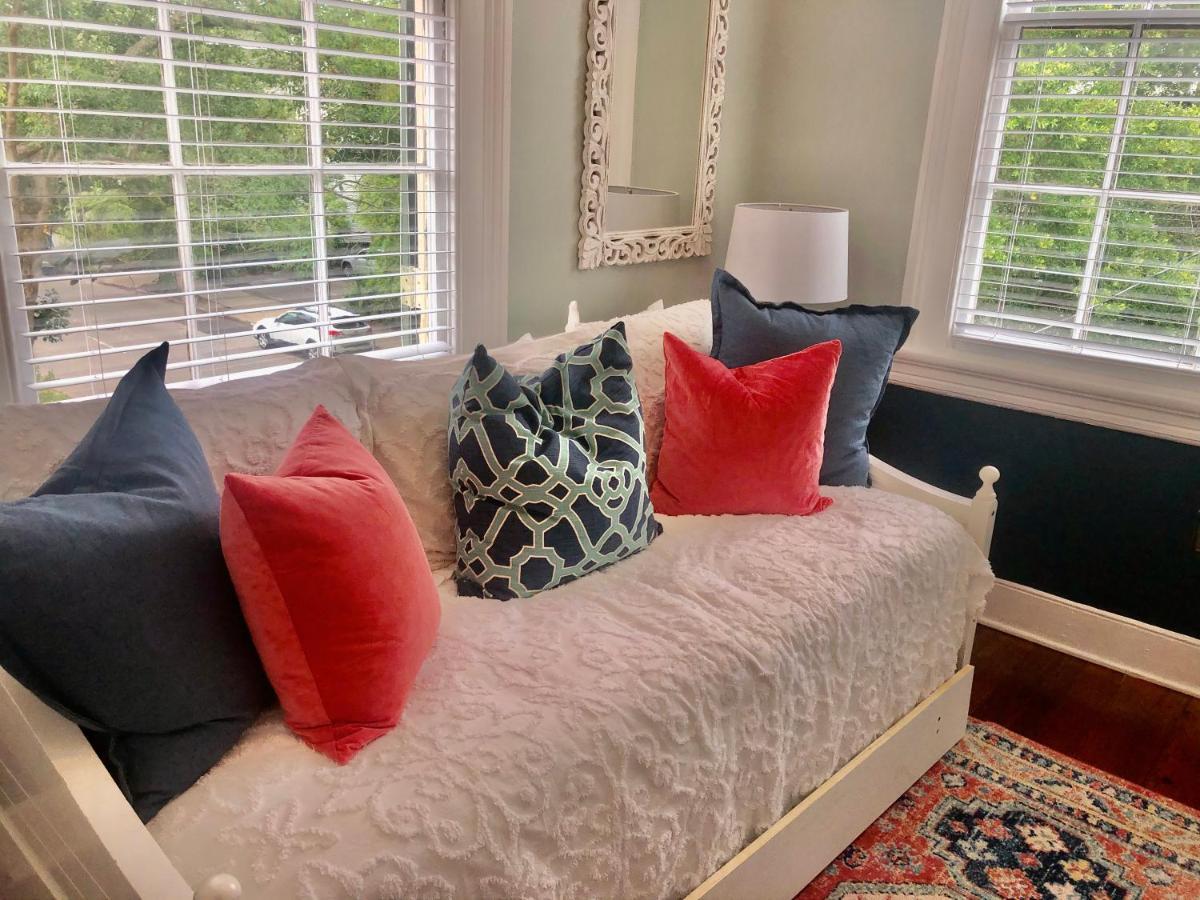 Daybed With Trundle In The Beautiful Ashley Inn 4 Blocks From King St Charleston Exterior photo
